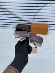 LOUIS VUITTON 2144  GOLDEN BLACK SHADES